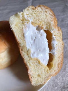 「ファミリーマート ファミマ・ベーカリー ブリオッシュクリームパン」のクチコミ画像 by しおさばさん