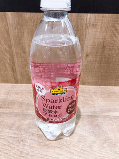 「トップバリュ ベストプライス Sparkling Water 炭酸水 アセロラ ペット500ml」のクチコミ画像 by なしなしなしなしさん