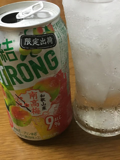 「KIRIN 氷結 ストロング 和歌山産南高梅 缶350ml」のクチコミ画像 by ビールが一番さん