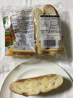 「Pasco チーズとオニオンのフォカッチャ 袋4個」のクチコミ画像 by レビュアーさん