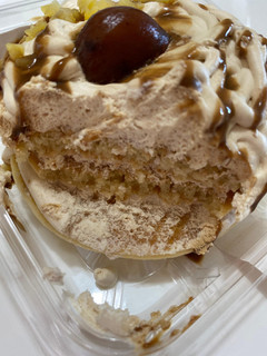 「ローソン Uchi Cafe’ SWEETS モンブランのクリームパンケーキ」のクチコミ画像 by はなまるこさん