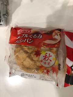 「ヤマザキ メープルくるみメロンパン 袋1個」のクチコミ画像 by jasminesatoさん