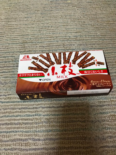 「森永 小枝 ミルクチョコレート アーモンド 箱4本×12」のクチコミ画像 by もぐもぐもぐ太郎さん