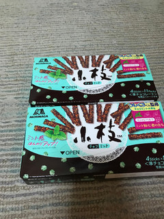 「森永製菓 小枝 チョコミント 箱4本×11」のクチコミ画像 by もぐもぐもぐ太郎さん