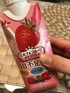 「森永 ミルク＆フルーツPLUS＋ ストロベリーミックス 330ml」のクチコミ画像 by janemarpleさん