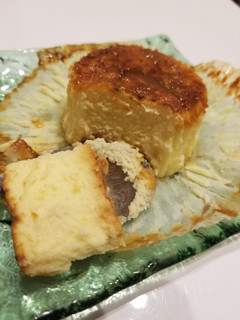 「ローソン Uchi Cafe’ SWEETS バスチー バスク風チーズケーキ 袋1個」のクチコミ画像 by 食い倒れ太郎さん