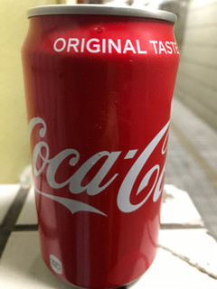 「コカ・コーラ コカ・コーラ 缶250ml」のクチコミ画像 by もぐもぐもぐ太郎さん