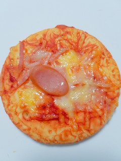 「丸大食品 ミニピザ ベーコン＆ウインナー 袋5枚」のクチコミ画像 by nag～ただいま留守にしております～さん