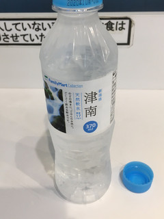 「ファミリーマート FamilyMart collection ファミマの天然水 新潟県津南 350ml」のクチコミ画像 by ビールが一番さん