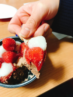 「井村屋 やわもちアイス Fruits ストロベリー＆ショコラ 袋100ml」のクチコミ画像 by シャケ男さん