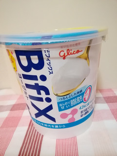 「グリコ BifiXヨーグルト ほんのり甘い脂肪ゼロ カップ375g」のクチコミ画像 by ちるおこぜさん