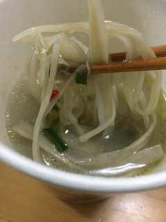 「セブンプレミアム ごぼうをそのまま麺にした 参鶏湯風スープ カップ23g」のクチコミ画像 by カルーアさん