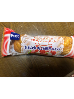 「Pasco おいしいシューロール あまおういちご＆練乳ホイップ 袋1個」のクチコミ画像 by マト111さん