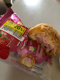 「サンラヴィアン あまおう苺のシュークリーム 袋1個」のクチコミ画像 by kina子いもさん