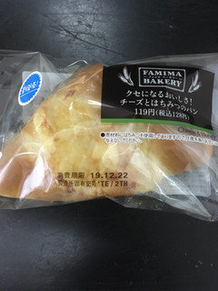 「ファミリーマート ファミマ・ベーカリー チーズとはちみつのパン」のクチコミ画像 by chan-manaさん
