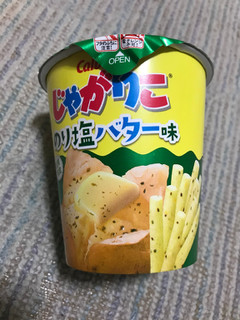 「カルビー じゃがりこ のり塩バター味 カップ52g」のクチコミ画像 by もぐもぐもぐ太郎さん