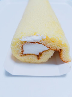 「ヤマザキ ロールちゃん ホワイトチョコクリーム 袋1個」のクチコミ画像 by nag～ただいま留守にしております～さん