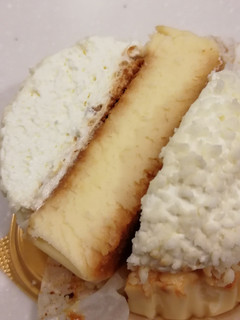 「ローソン スノーバスチー バスク風チーズケーキ」のクチコミ画像 by とくめぐさん
