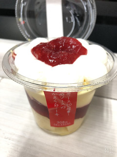 「セブン-イレブン 苺ソース20％増量 かまくらケーキ」のクチコミ画像 by なしなしなしなしさん