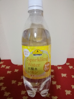 「トップバリュ ベストプライス Sparkling Water 炭酸水 レモン ペット500ml」のクチコミ画像 by ちるおこぜさん