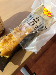 「ローソン 香ばしチーズのモッチケーキ」のクチコミ画像 by kina子いもさん