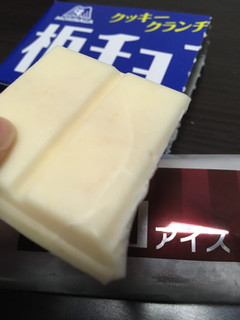 「森永製菓 板チョコアイス ザクザクホワイト 箱70ml」のクチコミ画像 by chan-manaさん