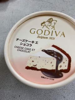 「ゴディバ カップアイス チーズケーキ エ ショコラ」のクチコミ画像 by ちぇざさん