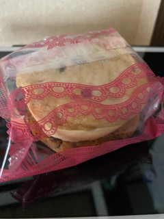 「森永製菓 ステラおばさんのクッキーサンドアイス チョコチップ 箱1個」のクチコミ画像 by 祥ちゃんさん