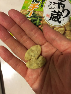 「亀田製菓 しゃり蔵 えだチー えだ豆×チーズ味 袋38g」のクチコミ画像 by まるちゃーんさん