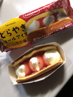 「井村屋 KASANEL どらやきロールアイス いちご 袋62ml」のクチコミ画像 by kina子いもさん