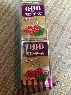 「Q・B・B ワインに合うベビーチーズ サラミ＆バジル入り 15g×4」のクチコミ画像 by もぐもぐもぐ太郎さん