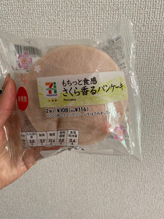 「セブンプレミアム もちっと食感 桜香るパンケーキ」のクチコミ画像 by ダブルユーさん