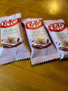 「ネスレ キットカット ミニ 桜餅味 袋12枚」のクチコミ画像 by あろえパンチさん