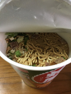 「エースコック 全国ラーメン店マップ 旭川編 蜂屋 特製旭川醤油ラーメン カップ94g」のクチコミ画像 by ビールが一番さん