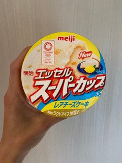 「明治 エッセル スーパーカップ レアチーズケーキ カップ200ml」のクチコミ画像 by ダブルユーさん