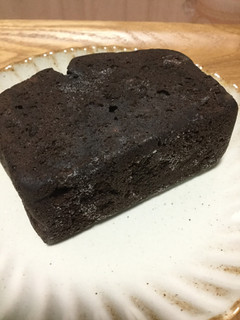 「ファミリーマート 濃厚厚切りチョコケーキ」のクチコミ画像 by こまつなさん