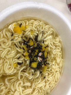 「サンヨー食品 くらこん塩こんぶ使用 ごま油香る昆布だし塩ラーメン カップ84g」のクチコミ画像 by ちゃおまるさん