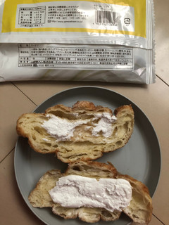 「ヤマザキ クリームたっぷりクロワッサンドーナツ 袋1個」のクチコミ画像 by レビュアーさん