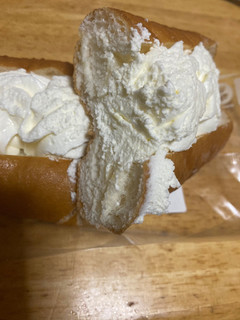 「セブン-イレブン ホイップたっぷり！もっちりあげパン」のクチコミ画像 by jasminesatoさん