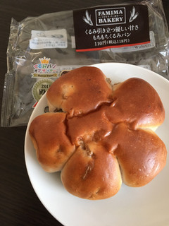 「ファミリーマート ファミマ・ベーカリー もちもちくるみパン」のクチコミ画像 by chan-manaさん