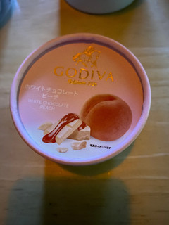 「ゴディバ カップアイス ホワイトチョコレートピーチ カップ100ml」のクチコミ画像 by 祥ちゃんさん