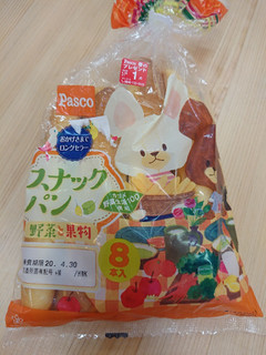 「Pasco スナックパン 野菜と果物 袋8本」のクチコミ画像 by ぺりちゃんさん