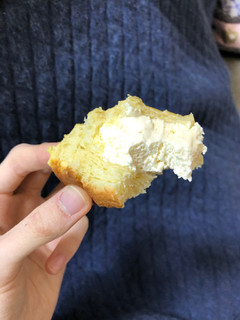 「ファミリーマート ファミマ・ベーカリー こだわりのメロンパン バター風味ホイップ」のクチコミ画像 by ごはんのじかんさん