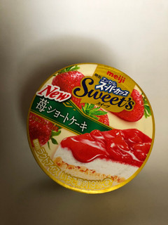 「明治 エッセルスーパーカップ Sweet’s 苺ショートケーキ カップ172ml」のクチコミ画像 by まりこさん