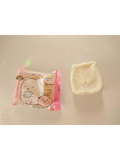 「バンダイ もちもちすみっコぐらし焼き ミルク味 袋1個」のクチコミ画像 by いちごみるうさん