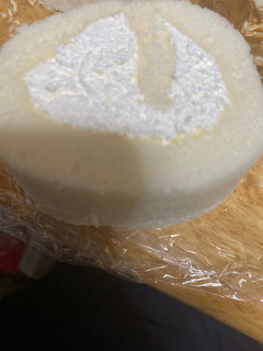 「モンテール 小さな洋菓子店 チーズクリームロールケーキ パック4個」のクチコミ画像 by jasminesatoさん