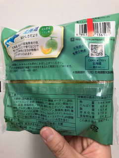 「ヤマザキ メロンパン 富良野産メロンの果汁入りホイップ 袋1個」のクチコミ画像 by レビュアーさん