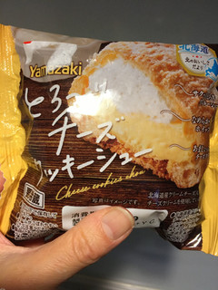 「ヤマザキ とろーりチーズクッキーシュー 袋1個」のクチコミ画像 by まるちゃーんさん