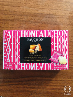 「FAUCHON パルメザン＆トリュフオイル入りチーズ 箱9個」のクチコミ画像 by OtAさん