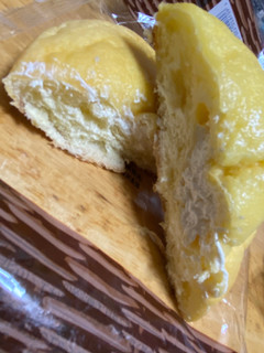 「ファミリーマート ファミマ・ベーカリー こだわりのメロンパン バター風味ホイップ」のクチコミ画像 by jasminesatoさん